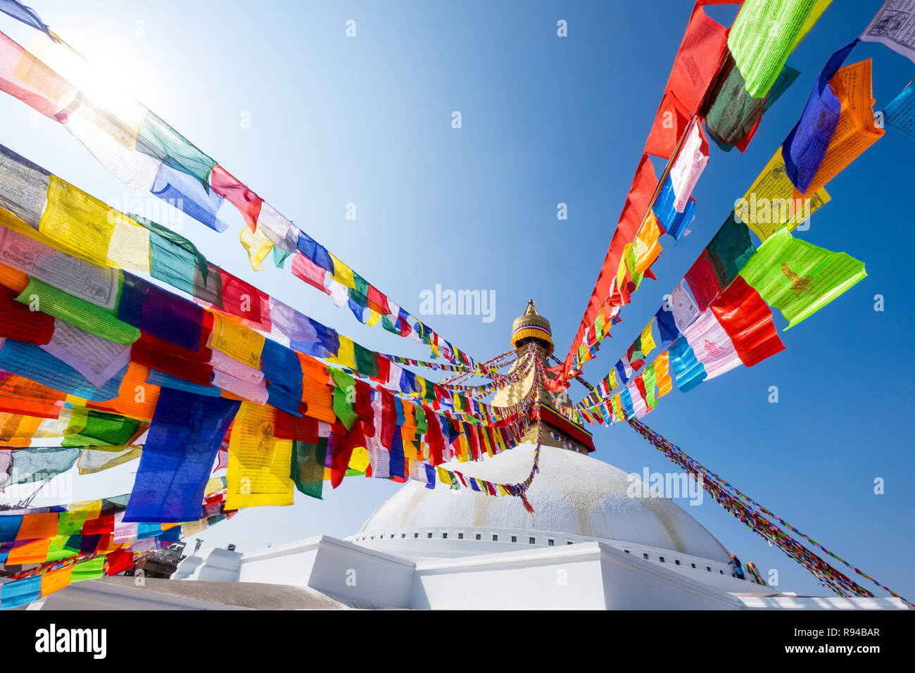 Les drapeaux de prières et le dôme à Bodhnath (Boudha ) , Asie , le plus grand stupa bouddhiste de Katmandou, Népal Banque D'Images Les drapeaux de prières et le dôme à Bodhnath (Boudha ) , Asie , le plus grand stupa bouddhiste de Katmandou, Népal Banque D'Images