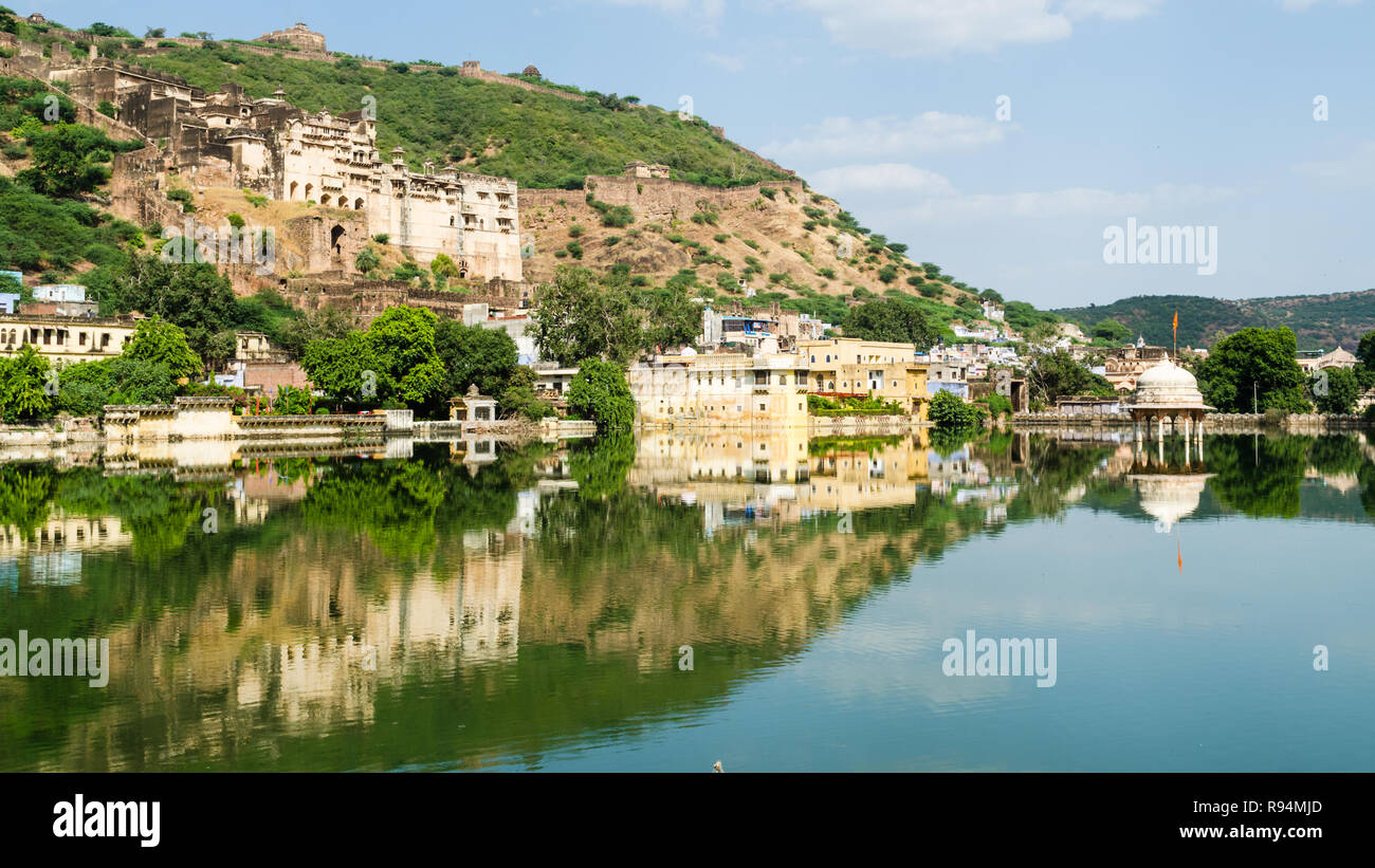 Garh Palace et Taragarh Fort de Nawal Sagar Lake, Bundi, Inde Banque D'Images