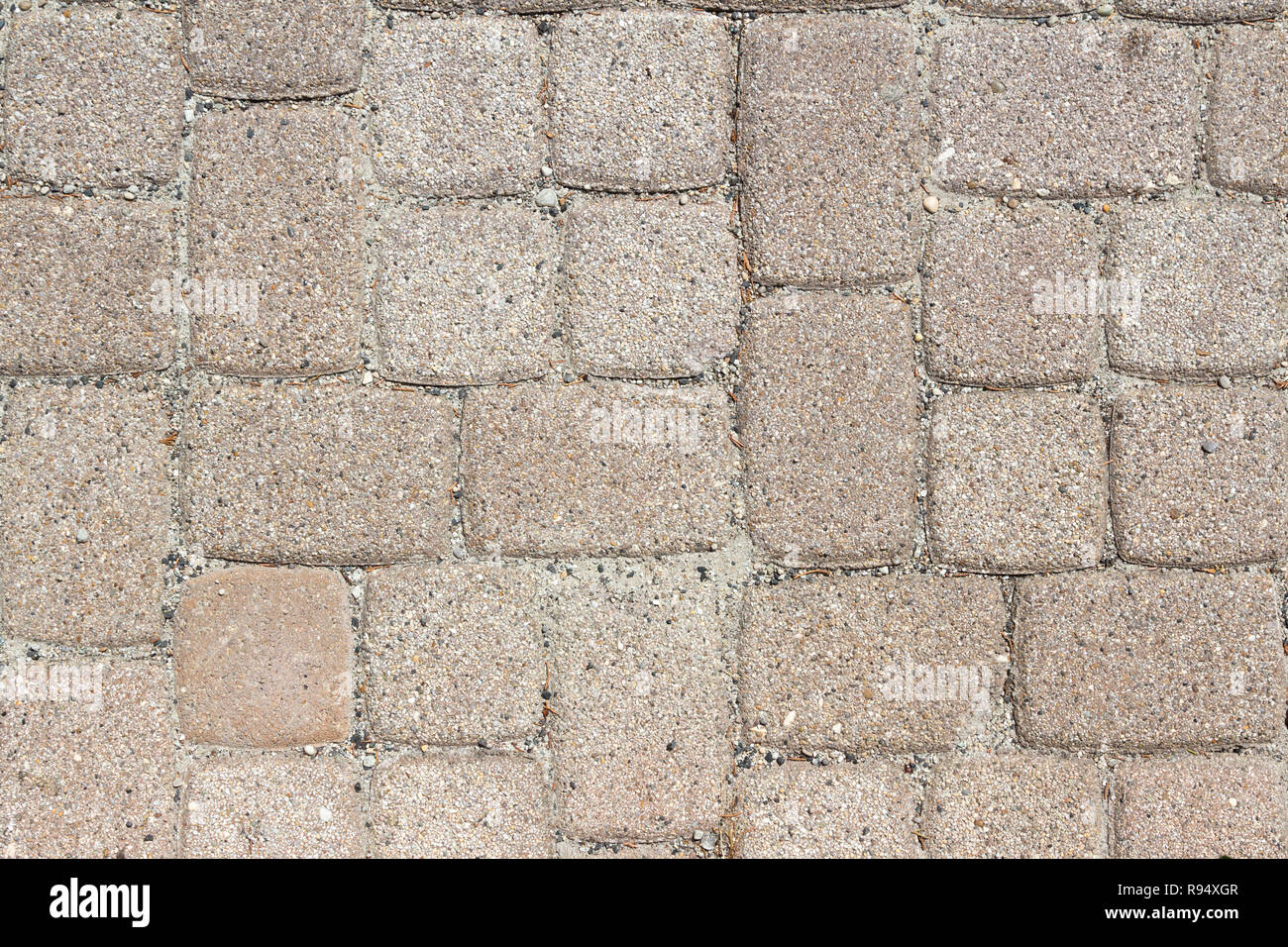 Dans une rue de la chaussée en Hongrie a fait à partir d'éléments de couleur terre cuite pavés artificiels Banque D'Images