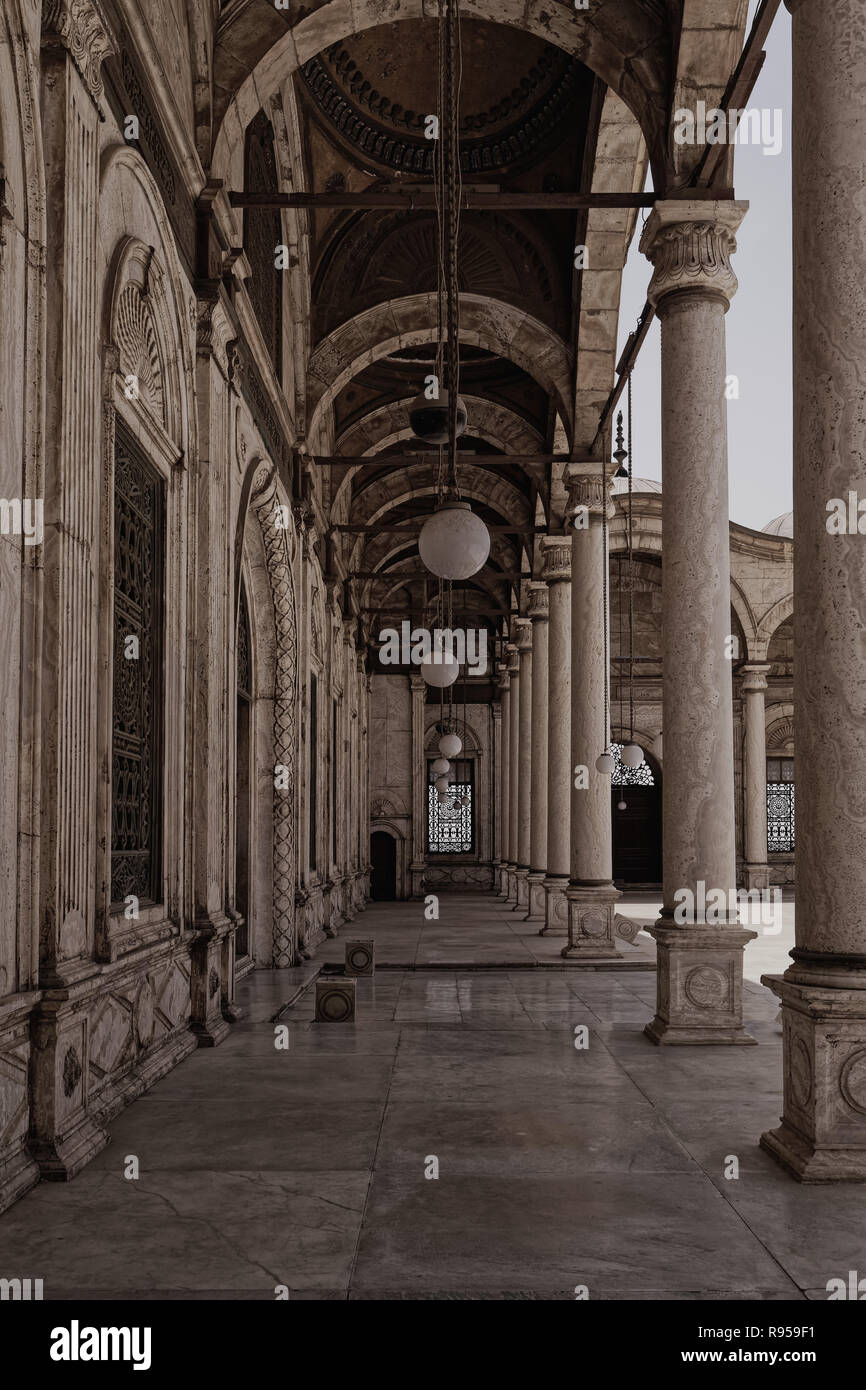 Le portique de la mosquée d'albâtre de Mohammed Ali, Citadelle du Caire, Egypte Banque D'Images