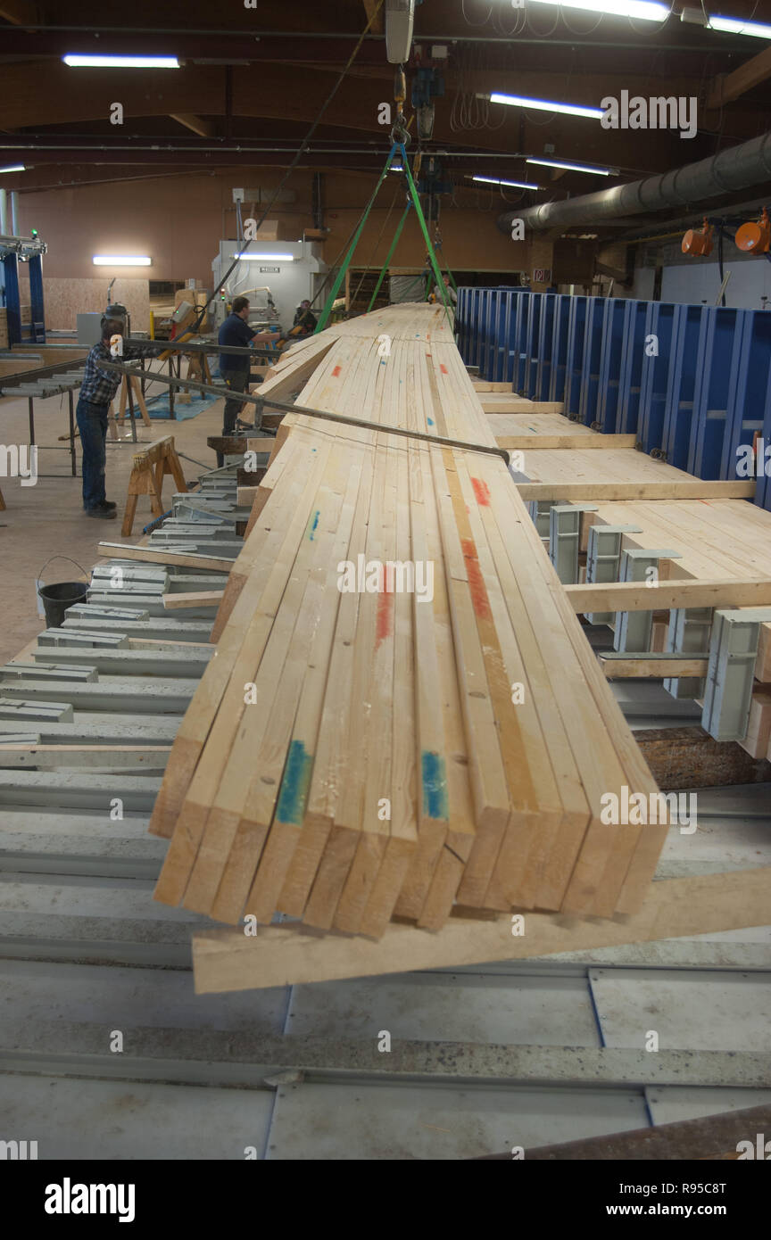 12.04.2013, l'Allemagne, Schleswig-Holstein, Landscheide - Gebr. KG en Schuett, Landscheide Leimbindern von bis 45 Metern. Laenge La SLA 1889 Zim Banque D'Images 12.04.2013, l'Allemagne, Schleswig-Holstein, Landscheide - Gebr. KG en Schuett, Landscheide Leimbindern von bis 45 Metern. Laenge La SLA 1889 Zim Banque D'Images