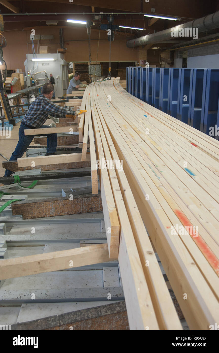 12.04.2013, l'Allemagne, Schleswig-Holstein, Landscheide - Gebr. KG en Schuett, Landscheide Leimbindern von bis 45 Metern. Laenge La SLA 1889 Zim Banque D'Images 12.04.2013, l'Allemagne, Schleswig-Holstein, Landscheide - Gebr. KG en Schuett, Landscheide Leimbindern von bis 45 Metern. Laenge La SLA 1889 Zim Banque D'Images