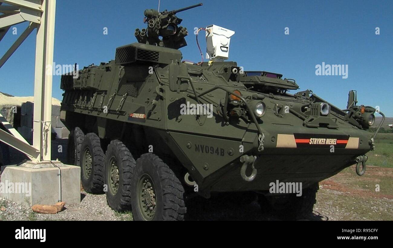 Une armée américaine de défense antimissile et de l'espace expérimental  Mobile Commande Laser haute énergie, intégré dans un véhicule blindé léger  Stryker équipé d'un laser de 5 kW sur l'écran 18 décembre