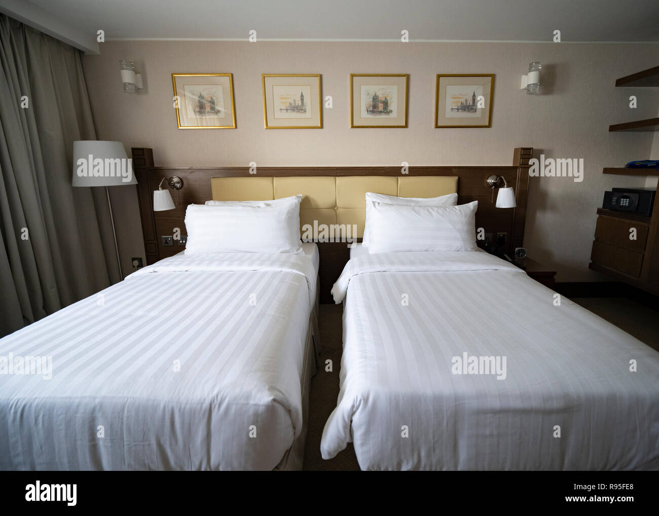 La reine Elizabeth 2 ancien paquebot maintenant rouvert comme hôtel à Dubaï , Émirats Arabes Unis Banque D'Images