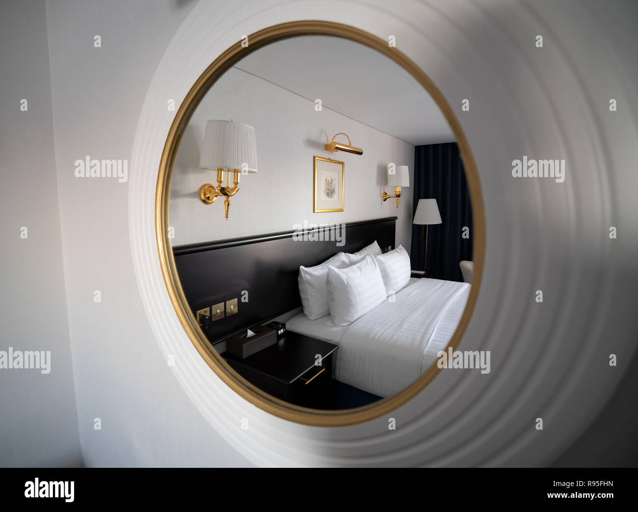 La reine Elizabeth 2 ancien paquebot maintenant rouvert comme hôtel à Dubaï , Émirats Arabes Unis Banque D'Images