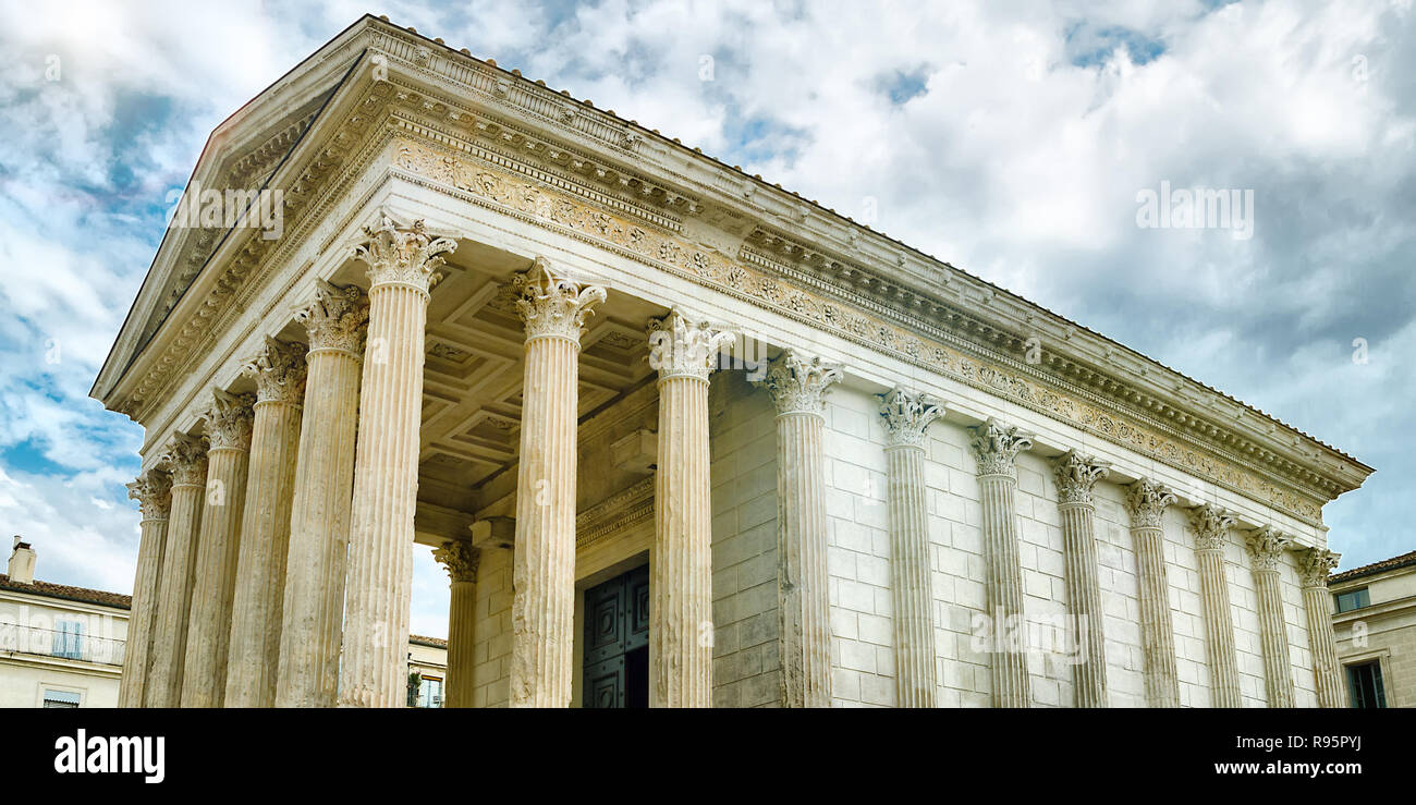 Temple romain de Nîmes, France Banque D'Images