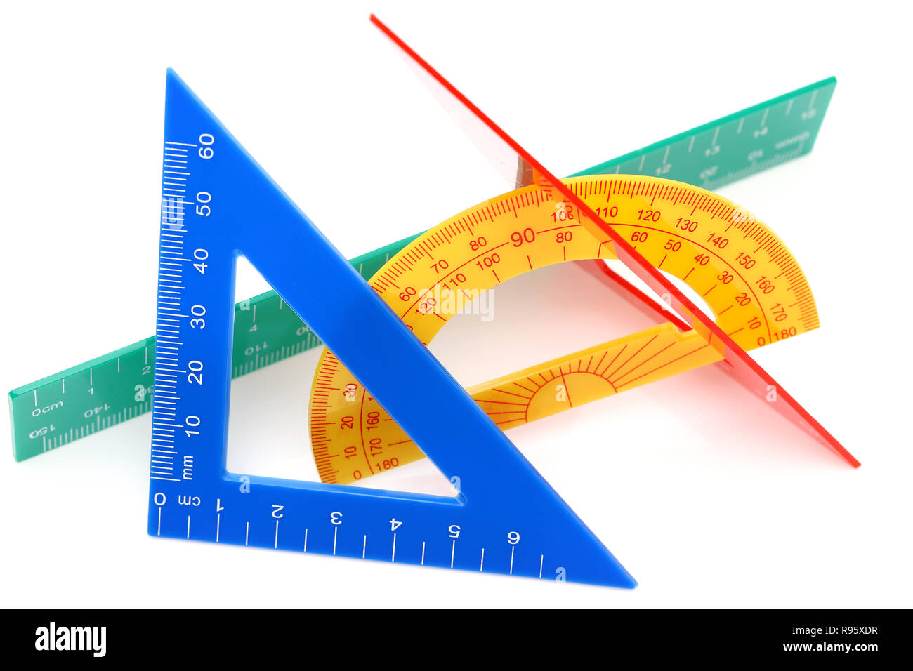 Outils de dessin de l'école. Triangle, règle, rapporteur sur fond blanc Banque D'Images