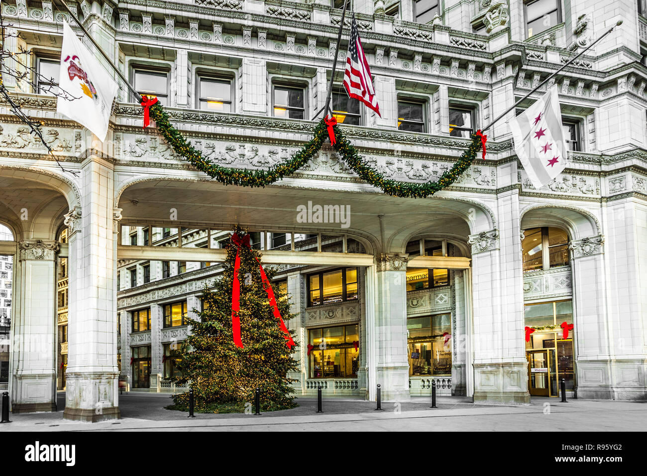 Arbre de Noël dans le centre-ville de Chicago Banque D'Images