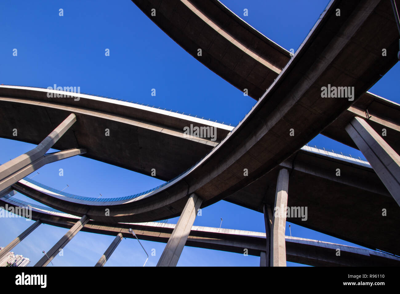 L'arrière-plan des transports de complexité Expressway bridge Banque D'Images