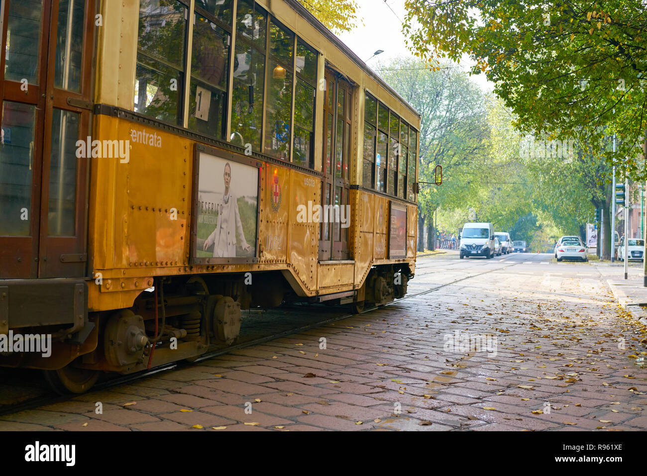 MILAN, ITALIE - circa 2017, novembre : tram dans la ville de Milan. Banque D'Images