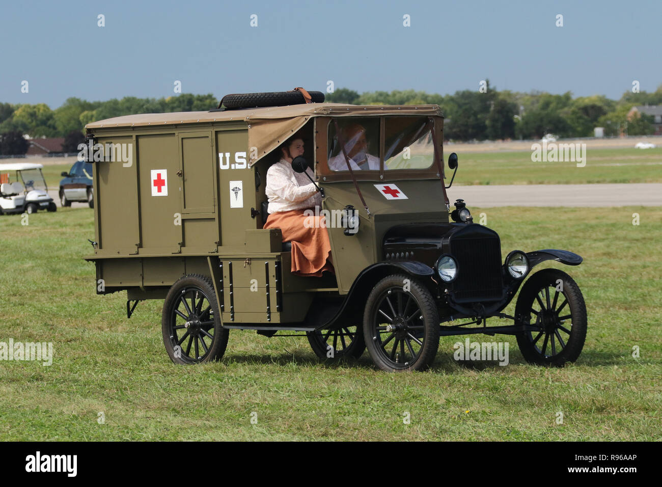 1918 Ford Model T réplique d'ambulance. La Seconde Guerre mondiale 1 Anniversaire de la patrouille de l'aube de l'événement Rendez-vous. Le National Museum of the United States Air Force, Wright Banque D'Images