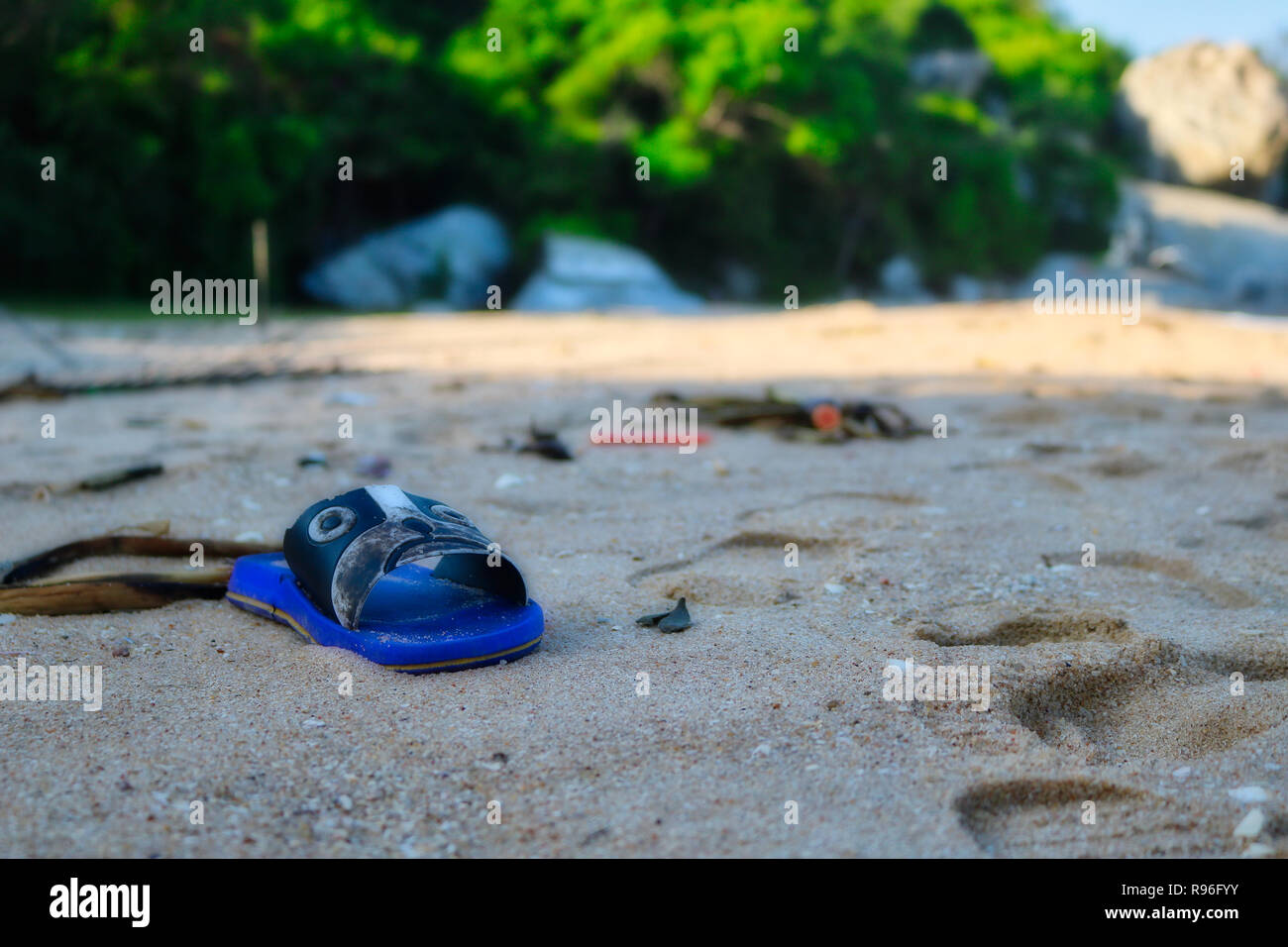 Cette photo choquante montre la plage jonchée de plastique totalement de Hua Hin en Thaïlande. Ce sont les plages de la Thaïlande terre d'origine des déchets. Banque D'Images