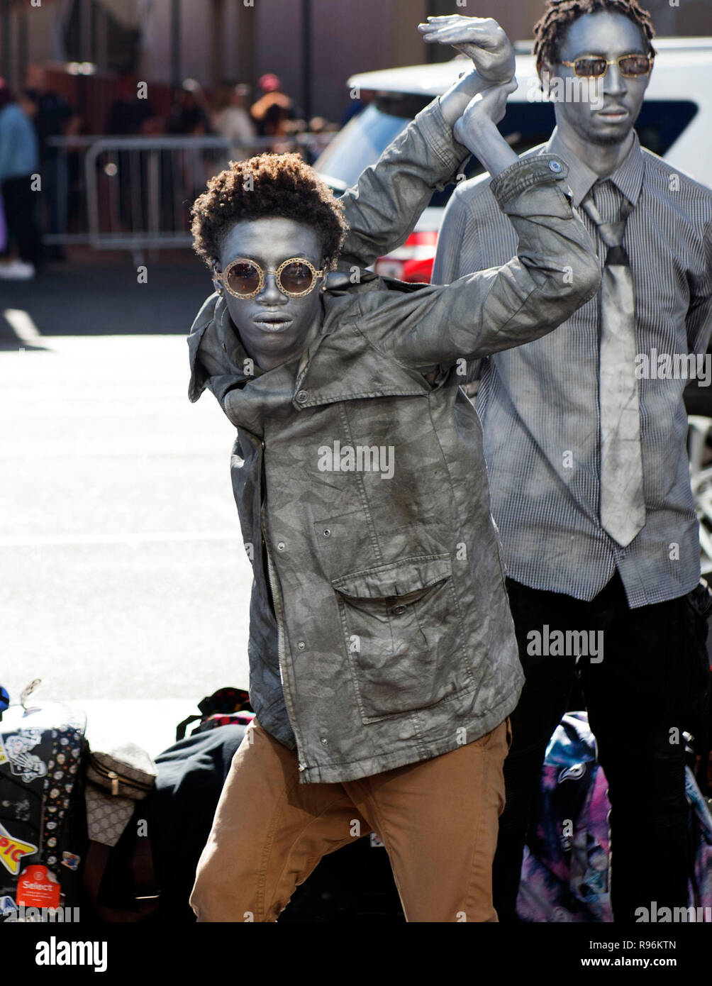 Hollywood, Californie, USA. 19 décembre 2018 : Street dancers effectuer sur Hollywood Boulevard. Hollywood, CA, USA, Crédit : Brent Clark/Alamy Live News Banque D'Images