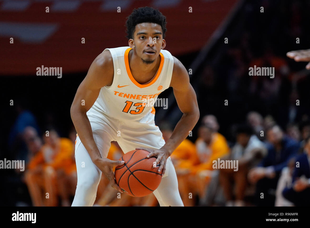 19 décembre 2018 : Jalen Johnson # 13 de la Pennsylvania bénévoles attend de passer la balle pendant le jeu de basket-ball de NCAA entre les bénévoles de l'Université du Tennessee et de la Samford University Bulldogs à Thompson Boling Arena de Knoxville TN Tim Gangloff/CSM Banque D'Images