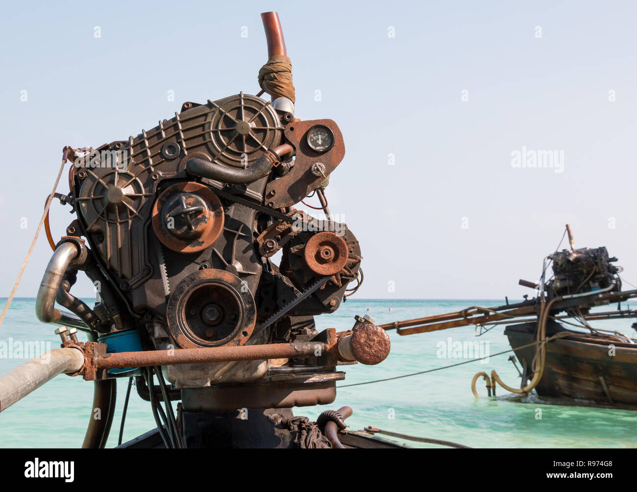 Gros plan d'un moteur à combustion d'un bateau traditionnel de Krabi, Thaïlande. Banque D'Images