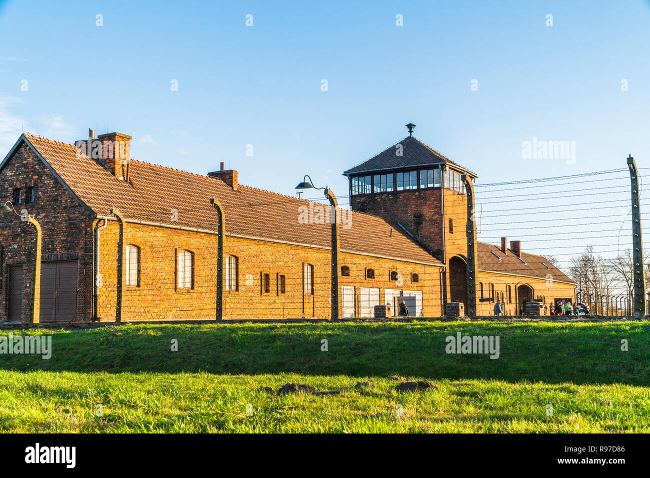 Bâtiment de l'entrée principale du camp de concentration d'Auschwitz Birkenau, musée de nos jours, Pologne Banque D'Images