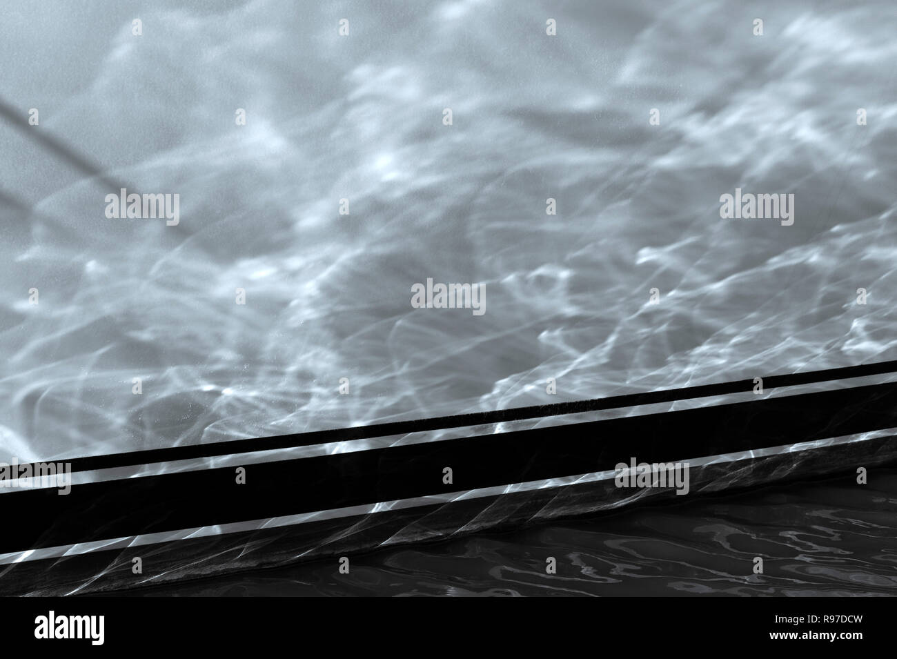 Bellingham Bay Marina avec des yachts amarrés aux réflexions abstraites dans l'eau Banque D'Images