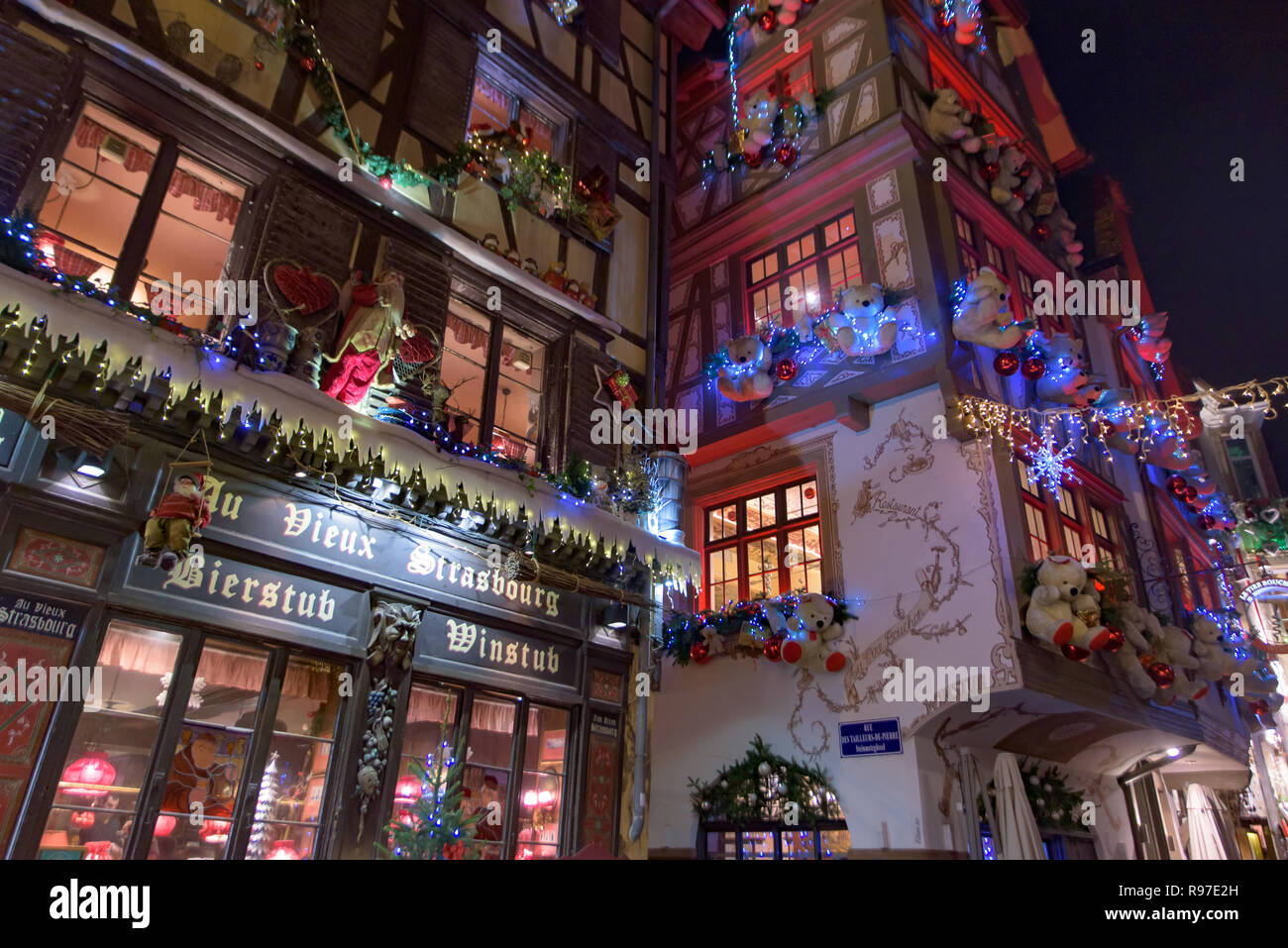 Décoration de Noël sur les bâtiments à Strasbourg, capitale de Noël en France Banque D'Images