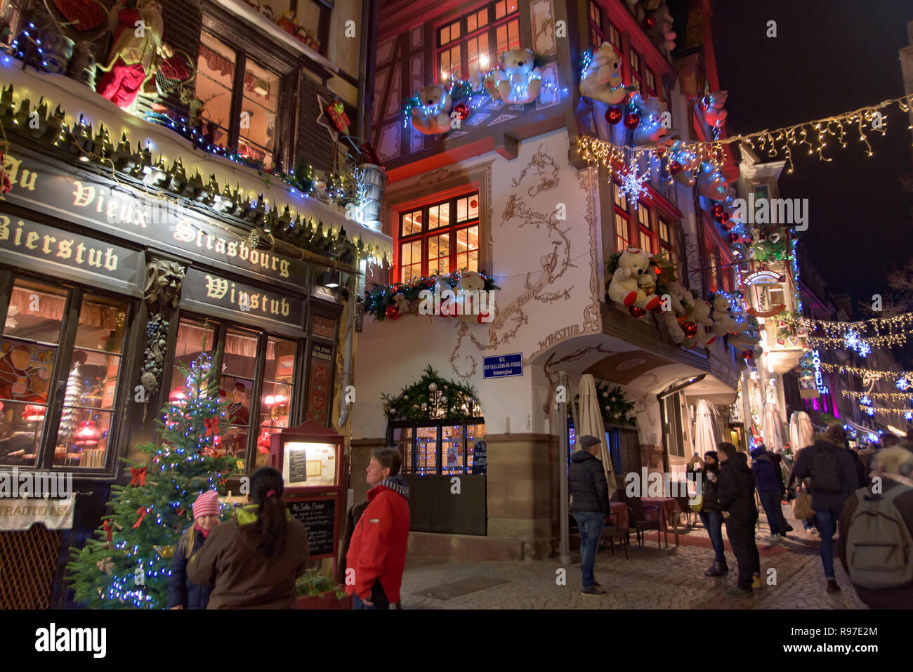Décoration de Noël sur les bâtiments à Strasbourg, capitale de Noël en France Banque D'Images