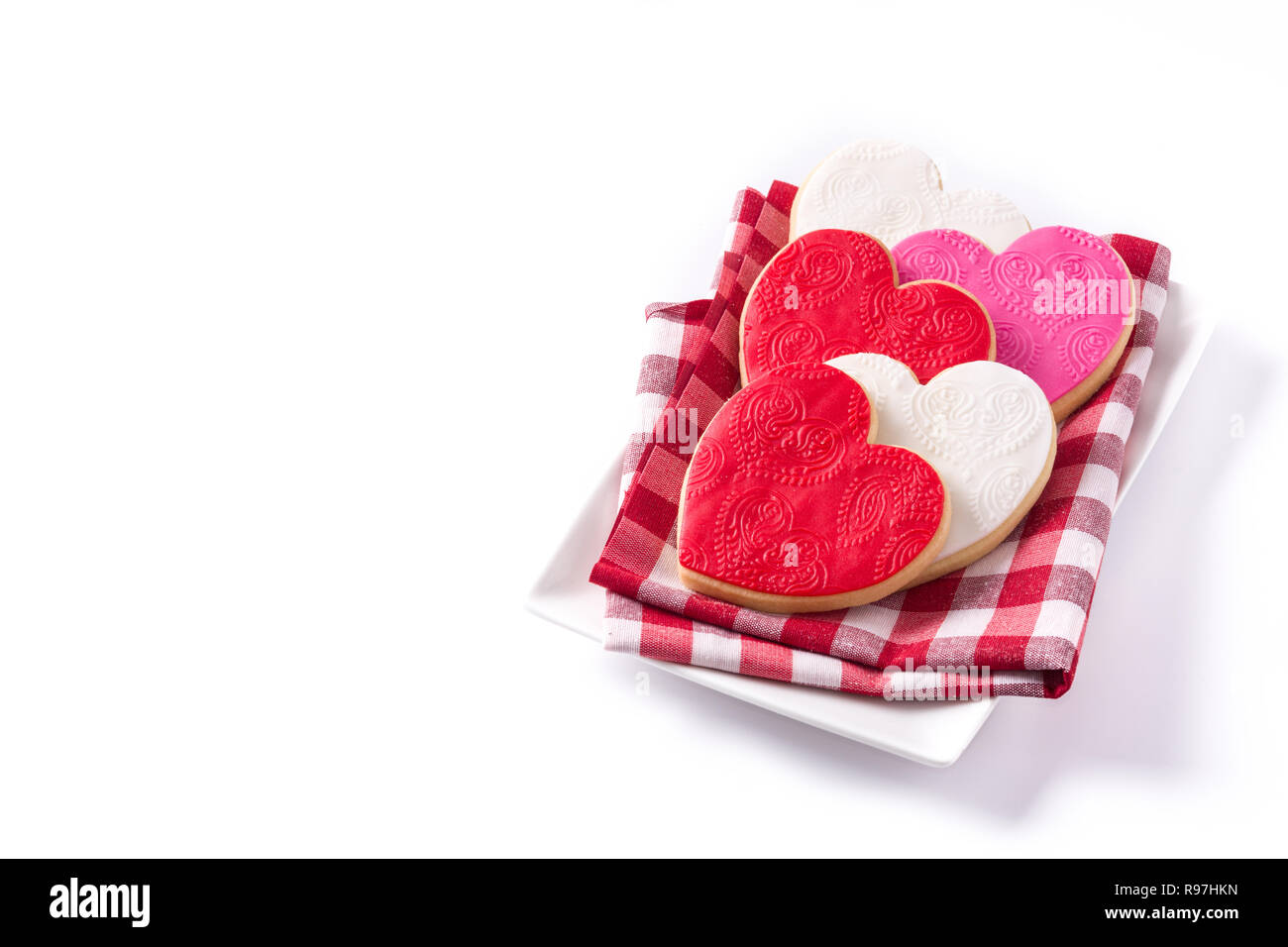 Les cookies en forme de cœur pour la Saint-Valentin isolé sur fond blanc. Copyspace Banque D'Images