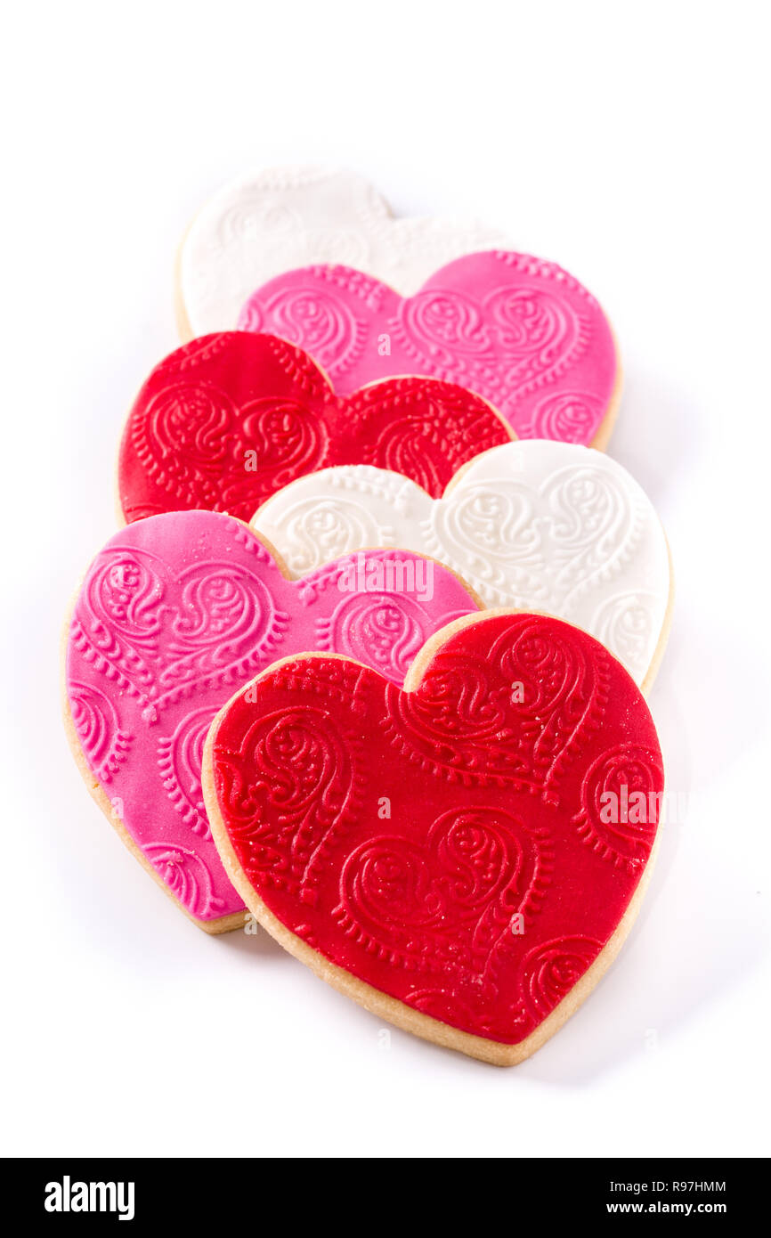 Les cookies en forme de cœur pour la Saint-Valentin isolé sur fond blanc. Close up Banque D'Images