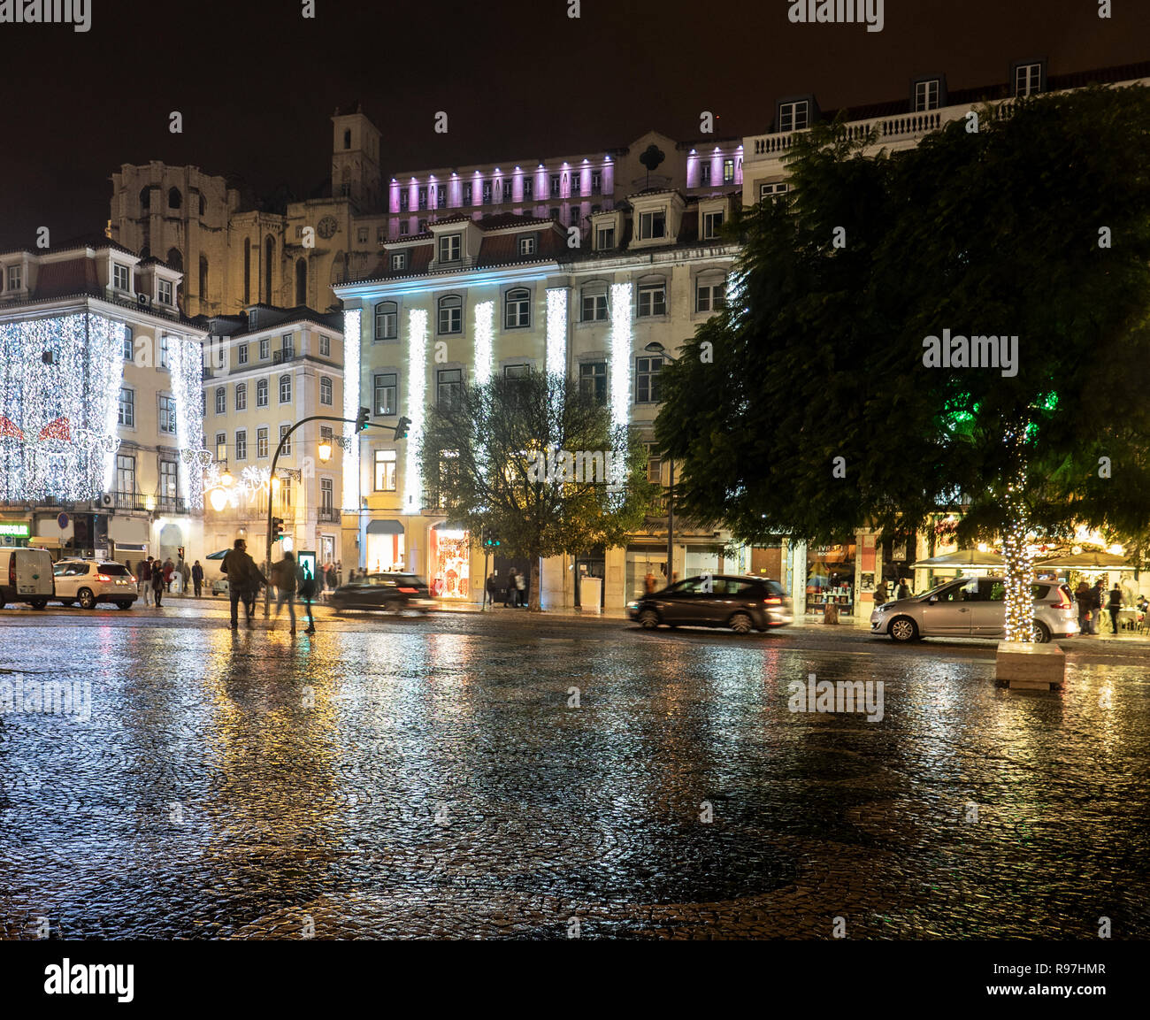 Lisbonne - Portugal : le couvent carmo datant de 1389 sur la place Rossio, dans le quartier de Baixa de nuit Banque D'Images