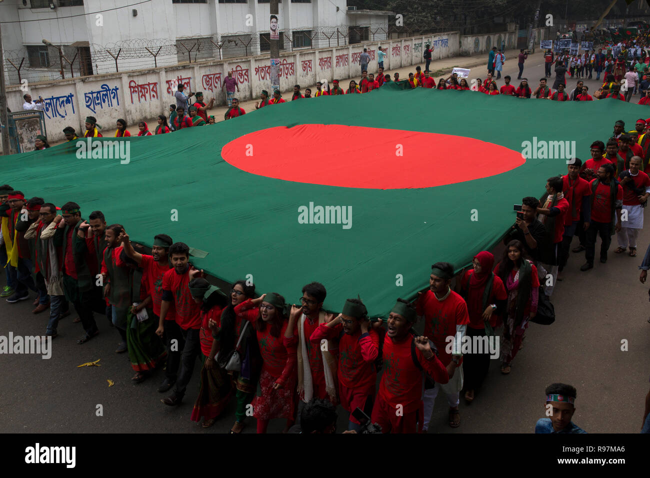 DHAKA, BANGLADESH - 16 DÉCEMBRE : peuple bangladais célèbrent le Jour de la victoire du pays à Dhaka, Bangladesh, le 16 décembre 2018. Marques de Bangladesh Banque D'Images