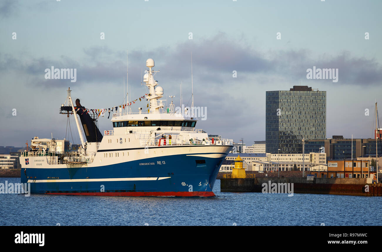 Chalutier de pêche, Reykjavik, Islande Banque D'Images