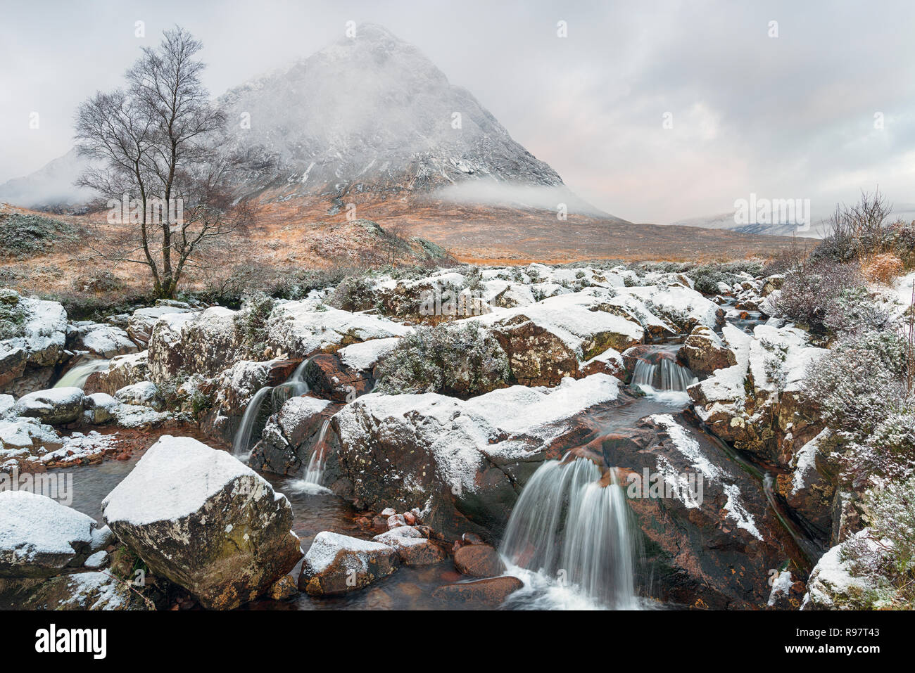 Buachaille Etive Mor à neige chute près de Glencoe dans les highlands d'Ecosse Banque D'Images