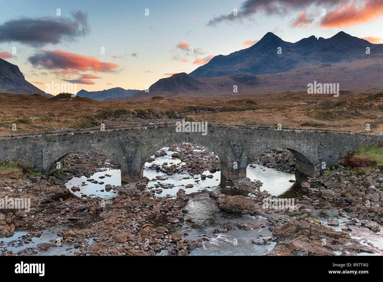 Le vieux pont de Sligachan sur l'île de Skye en Ecosse Banque D'Images