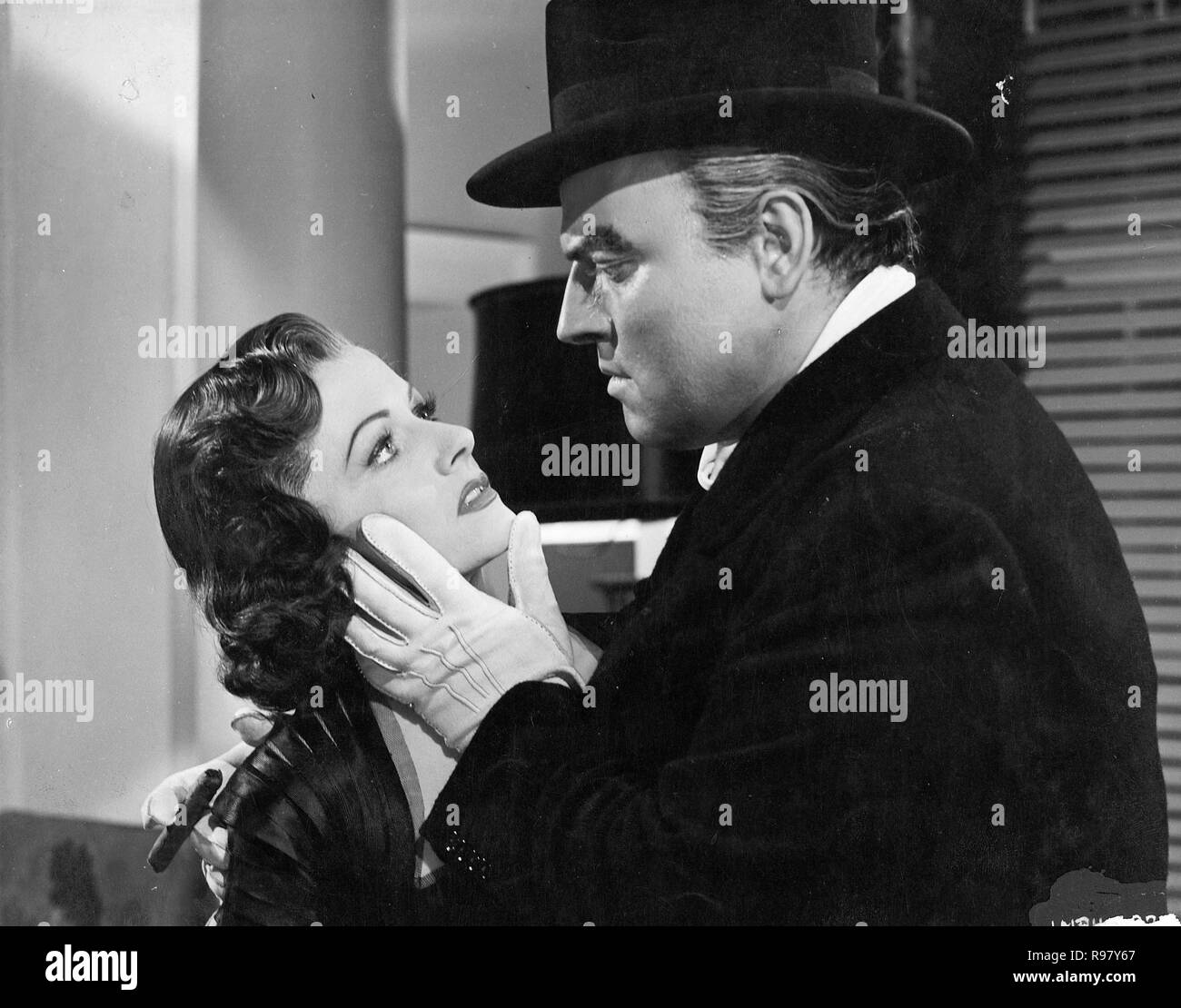 Titre original : TRENT EN DERNIER CAS. Titre en anglais : TRENT EN DERNIER CAS. Année : 1952. Directeur : HERBERT WILCOX. Stars : ORSON WELLES ; MARGARET LOCKWOOD. Credit : BRITISH LION / Album Banque D'Images