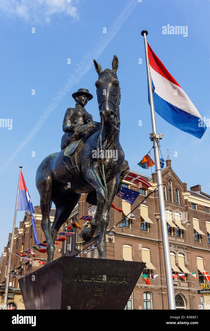 Statue équestre de la reine Wilhelmine sur Rokin rue d Amsterdam, Pays-Bas Banque D'Images