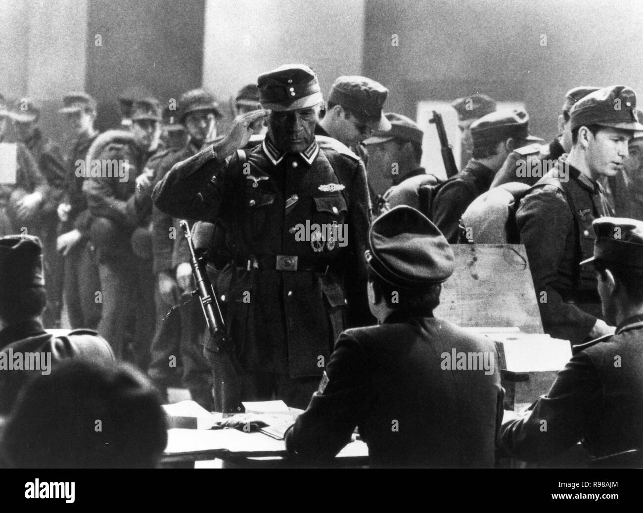 Titre original : STEINER-DAS EISERNE KREUZ. Titre en anglais : percée. Année : 1979. Directeur : Andrew C. MCLAGLEN. Stars : RICHARD BURTON. Credit : PALLADIUM FILM / Album Banque D'Images