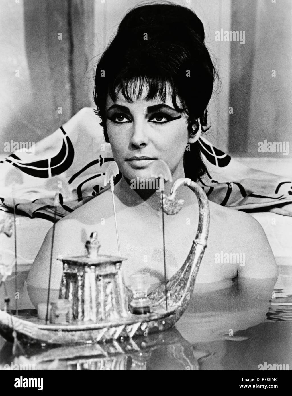 Film Original Titre : Cléopâtre. Titre en anglais : Cléopâtre. Année : 1963. Directeur : JOSEPH L. MANKIEWICZ. Stars : Cléopâtre, Elizabeth Taylor. Crédit : 20TH CENTURY FOX / Album Banque D'Images