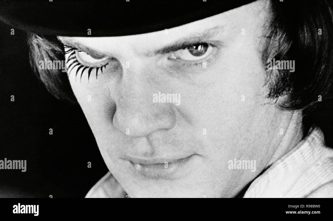 Titre original : A Clockwork Orange. Titre en anglais : Orange Mécanique.  Année : 1971. Réalisateur : Stanley Kubrick. Stars : MALCOLM MCDOWELL.  Credit : WARNER BROS. Album de photos Photo Stock - Alamy