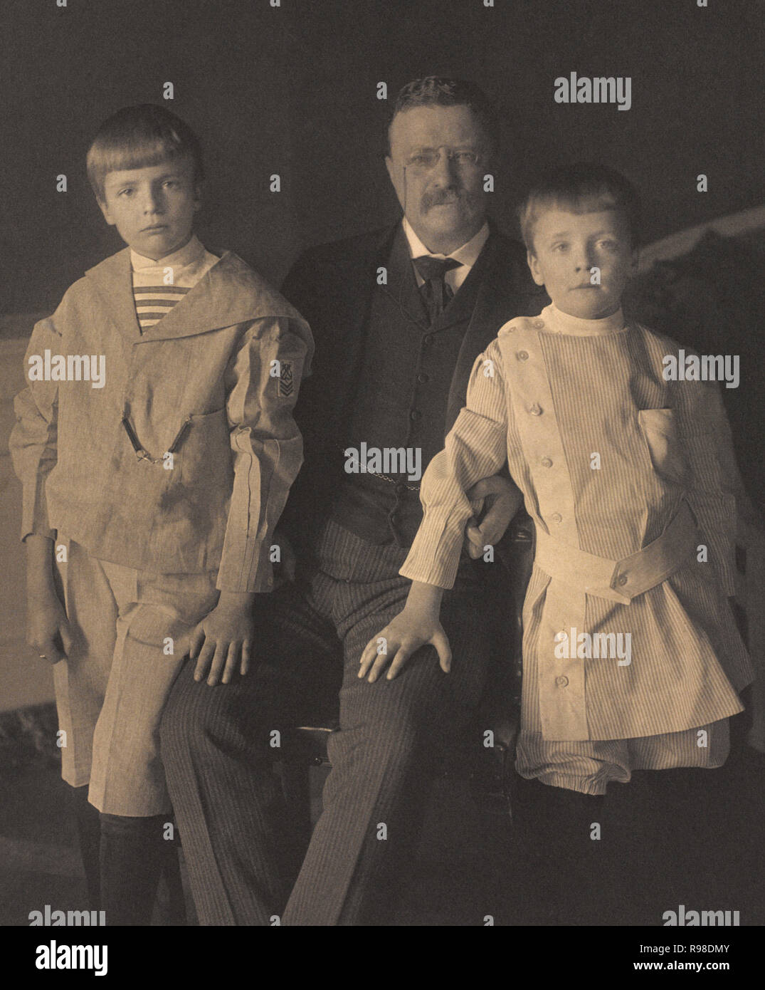 Le président américain Theodore Roosevelt avec ses fils de gauche, Quentin et Archibald, Assis Portrait, 31 mars 1904 Banque D'Images
