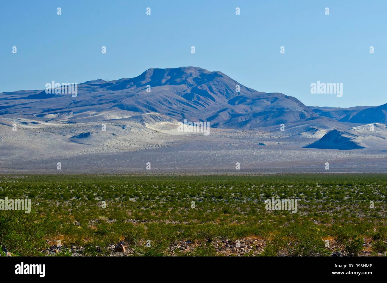 La Californie, Death Valley National Park, South Eureka Dunes Road, paysages de montagnes d'Inyo Banque D'Images