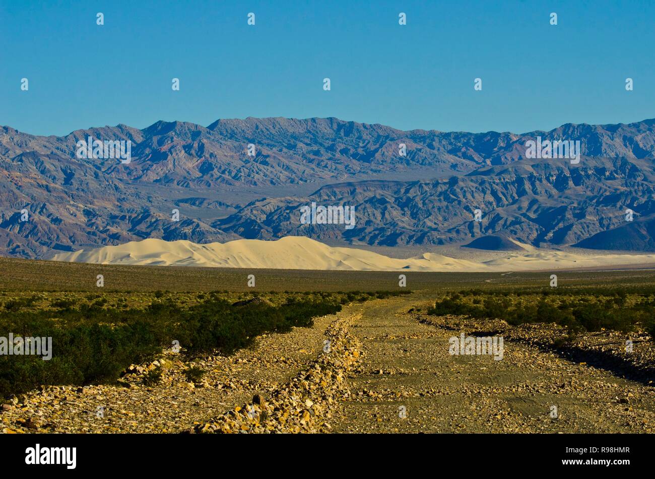 La Californie, Death Valley National Park, South Eureka Eureka Dunes Dunes Road et de Montagnes de la Dernière Chance Banque D'Images
