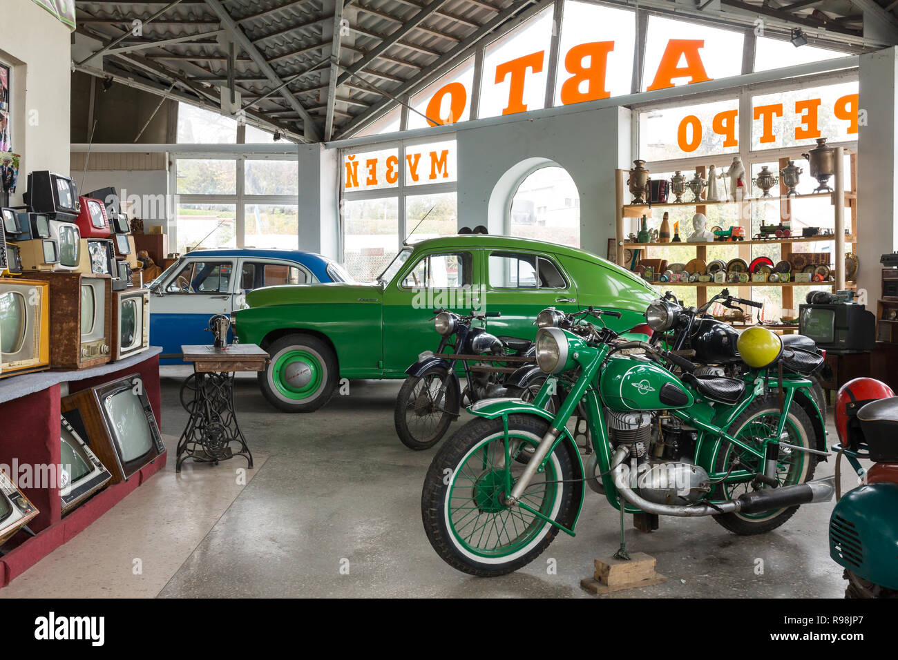 Kiev, Ukraine - le 14 octobre 2017 : Musée de la technologie de l'Avtomotovelofotoradio rétro soviétique Banque D'Images