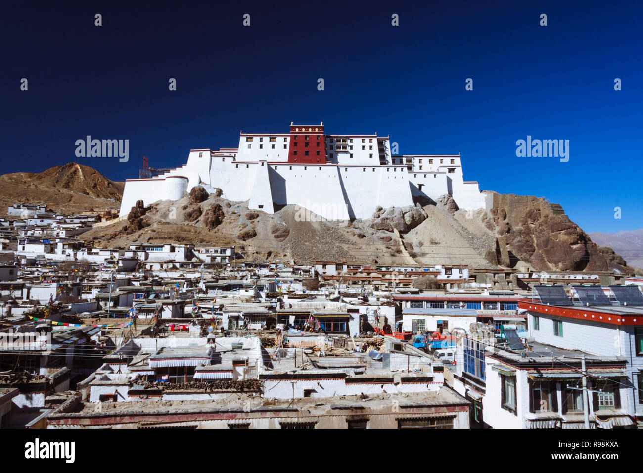 Shigatse, dans la région autonome du Tibet, Chine : Shigatse Dzong (fort) construite au 17e siècle comme un prototype plus petit du palais du Potala avant e Banque D'Images