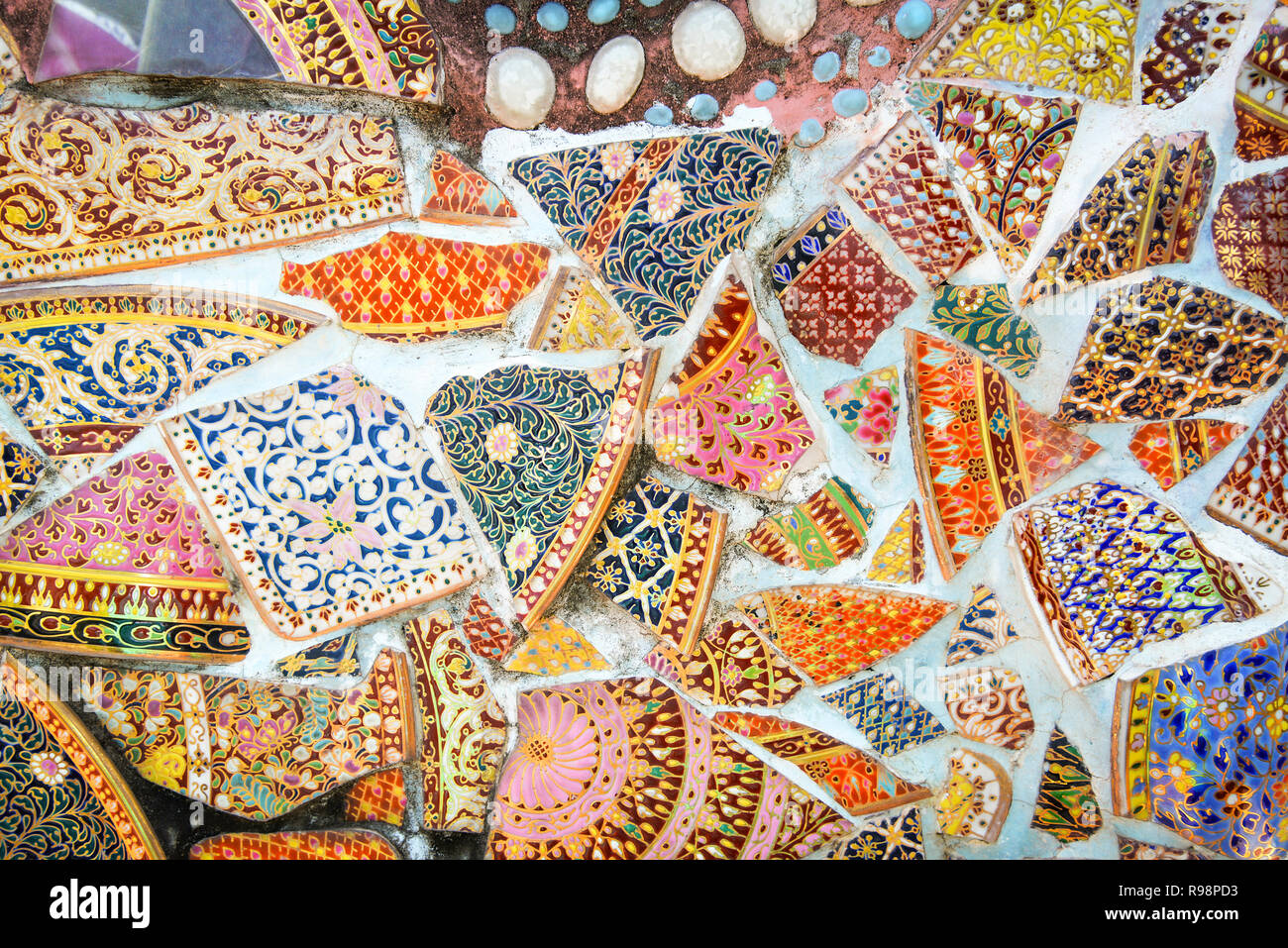 Arrière-plan de la mosaïque - Carreaux en céramique contexte / modèle de plancher de carreaux colorés abstraits et morceau brisé conception de mosaïque murale Banque D'Images