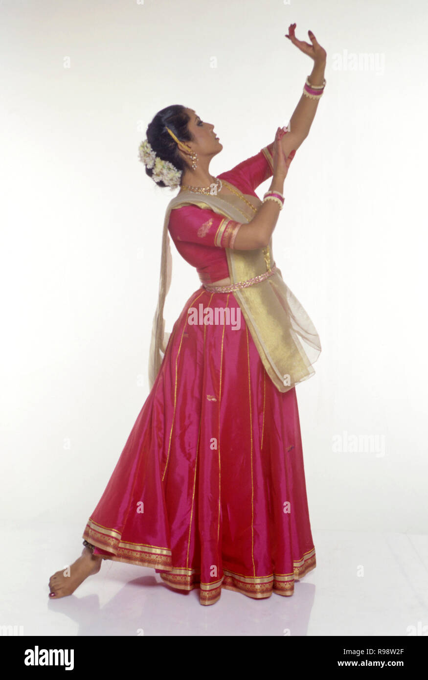 Une femme effectuant la danse classique indienne kathak, l'Inde, M. NO 332 Banque D'Images