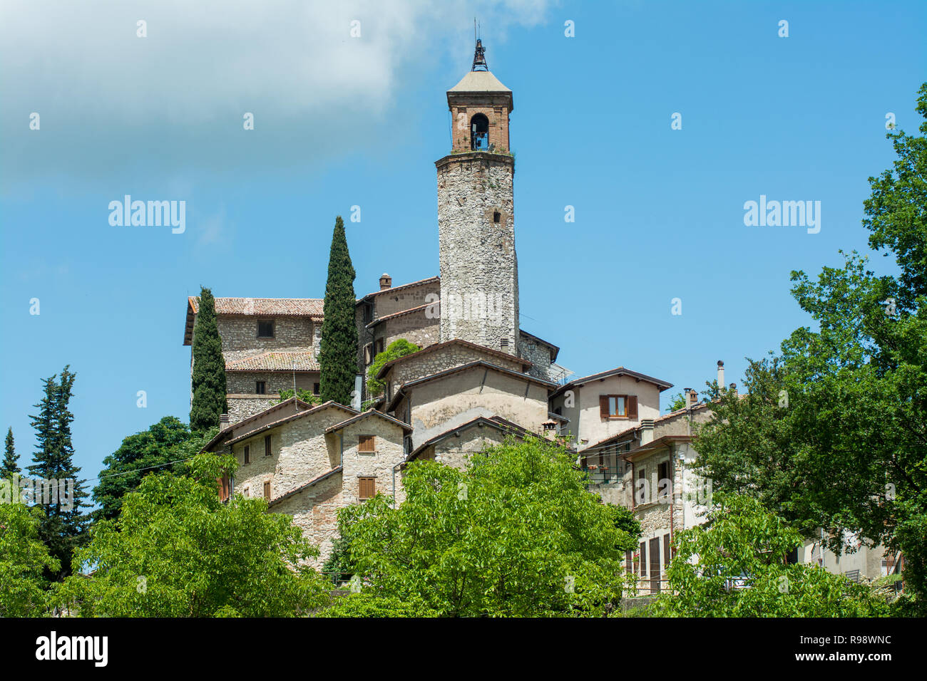 Greccio, Italie. La très petite ville médiévale dans la région du Lazio, célèbre pour le sanctuaire catholique de Saint François Banque D'Images