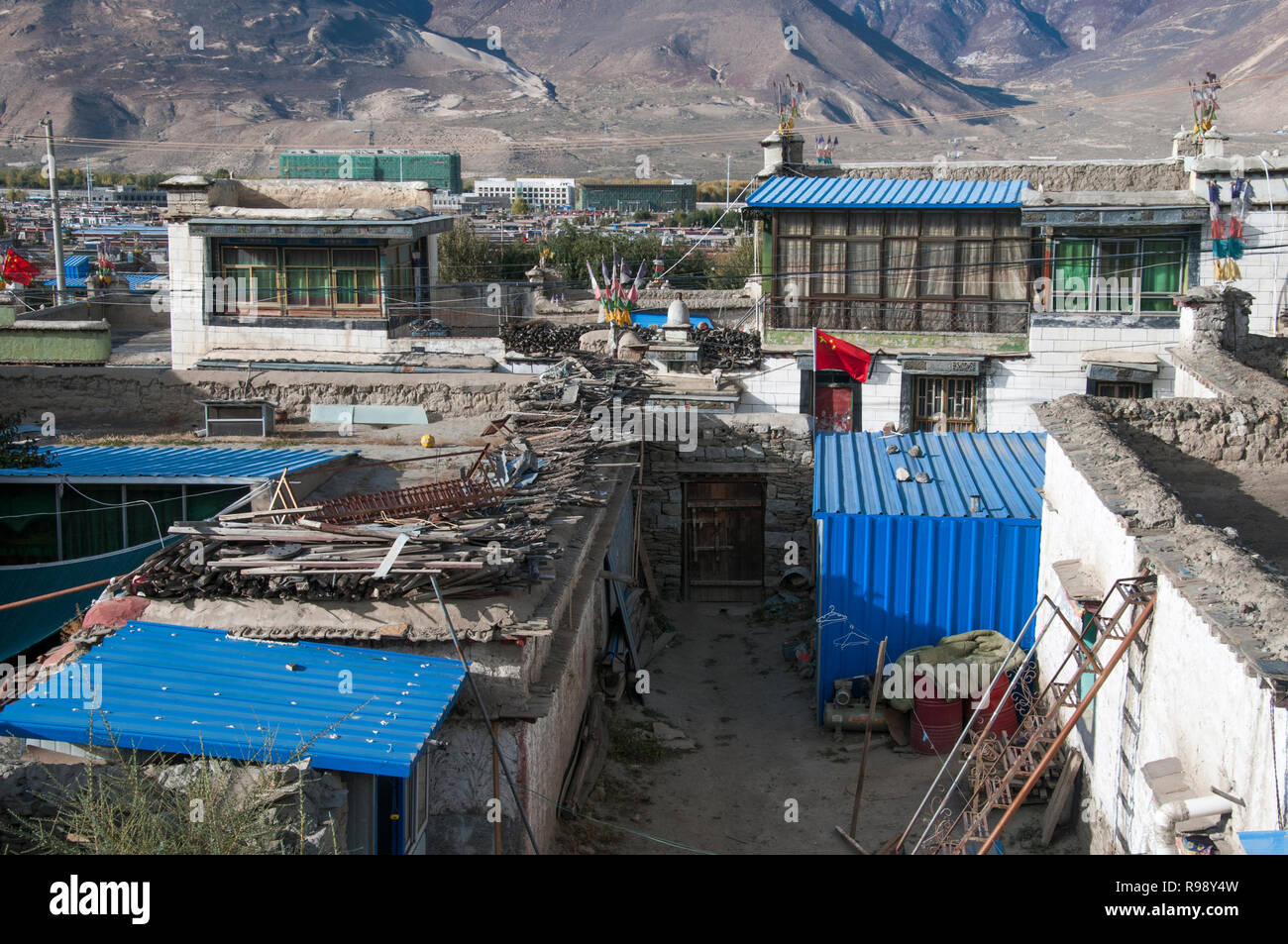 Scène de rue dans le quartier tibétain de Luzhou, le Tibet, la Chine Banque D'Images