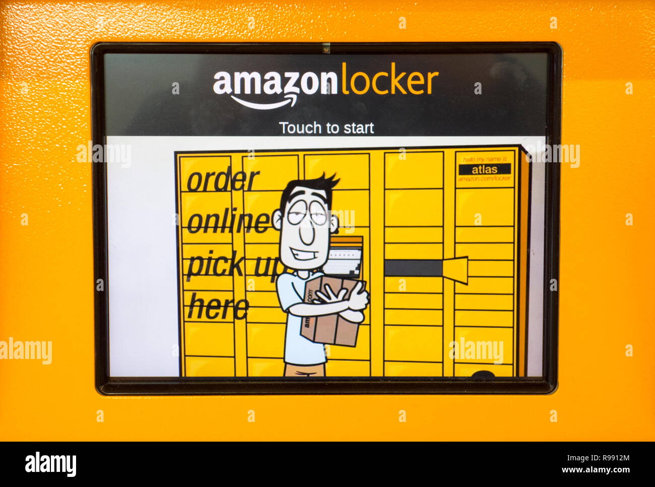 Gros plan sur Amazon Locker à Hammersmith, Londres - un service de collecte de colis en libre-service par le détaillant en ligne Amazon Banque D'Images