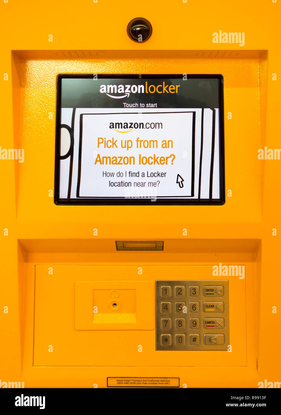 Amazon Casiers dans Hammersmith, Londres - une parcelle de libre-service service de collecte par le détaillant en ligne Amazon Banque D'Images