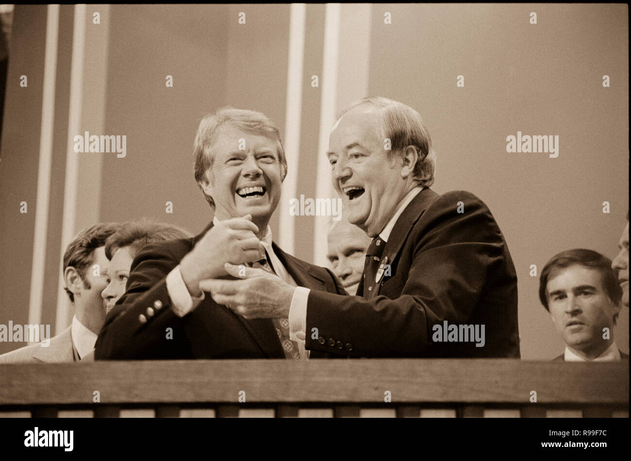 Jimmy Carter et le sénateur Hubert Humphrey à la Convention Nationale Démocratique, New York City . 15 Juillet 1976 Banque D'Images