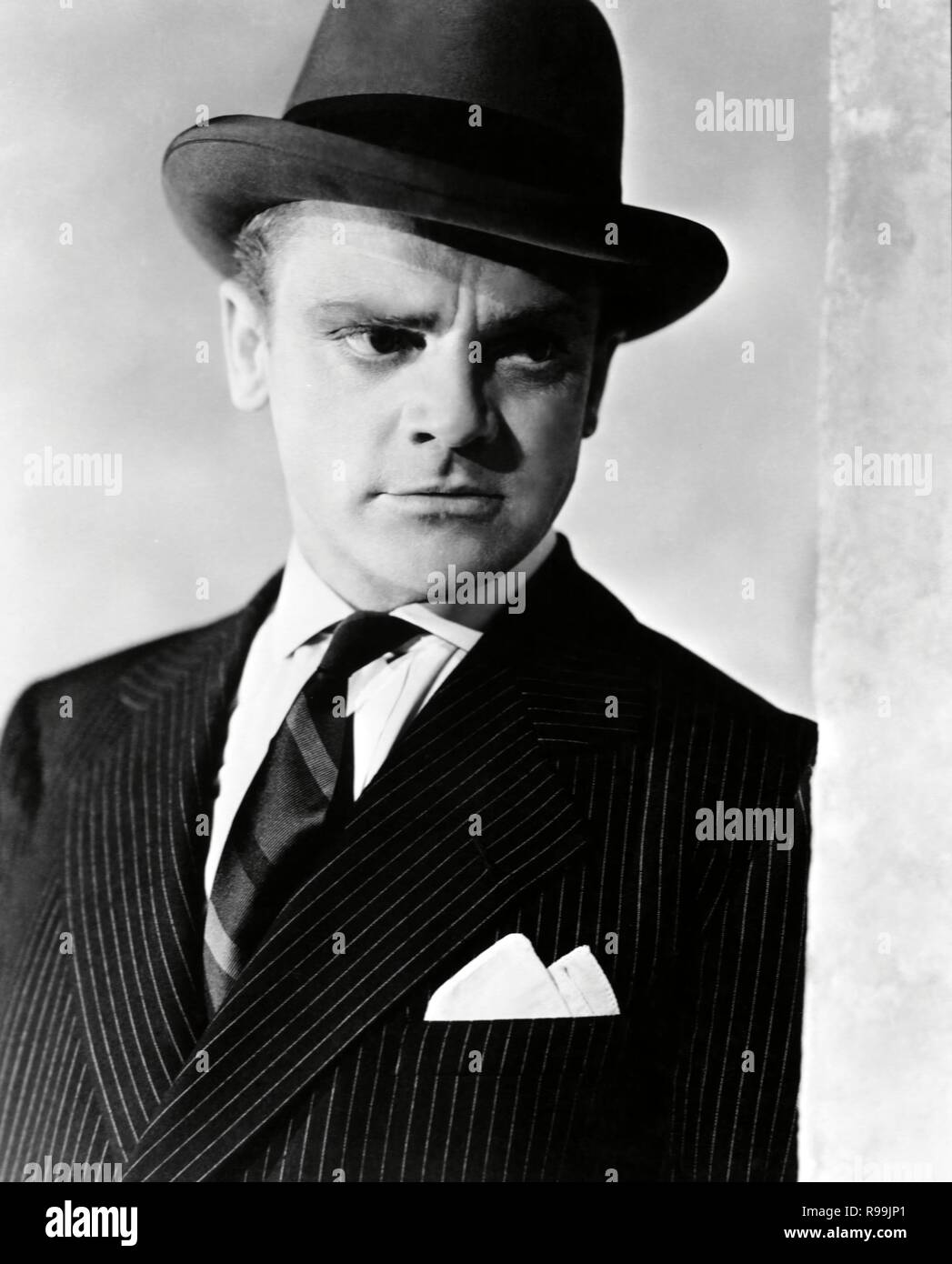 Film Original Titre : LES ANNÉES FOLLES. Titre en anglais : LES ANNÉES FOLLES. Année : 1939. Réalisateur : RAOUL WALSH. Stars : James Cagney. WARNER BROS/crédit : premier album / NATIONAL Banque D'Images