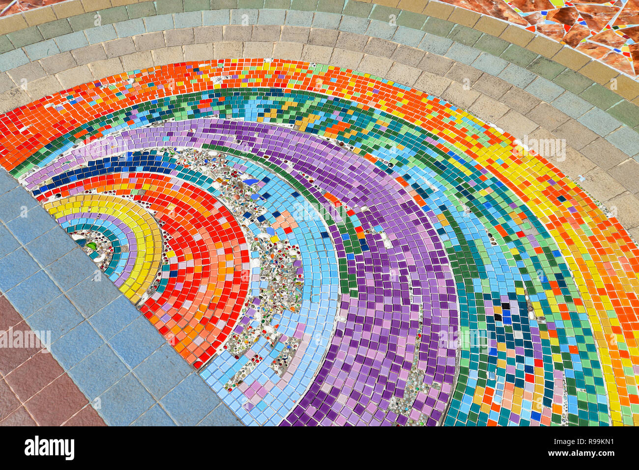 Arrière-plan de la mosaïque - Carreaux en céramique arc-en-ciel arc-en-ciel de couleurs de fond / pattern abstract carrelage au sol et mur morceau brisé conception de mosaïque Banque D'Images