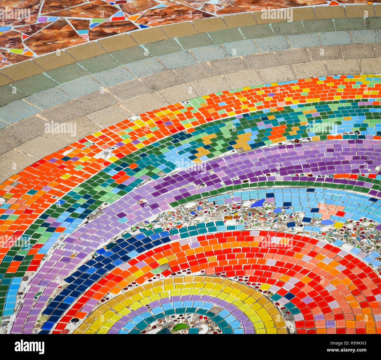 Arrière-plan de la mosaïque - Carreaux en céramique arc-en-ciel arc-en-ciel de couleurs de fond / pattern abstract carrelage au sol et mur morceau brisé conception de mosaïque Banque D'Images
